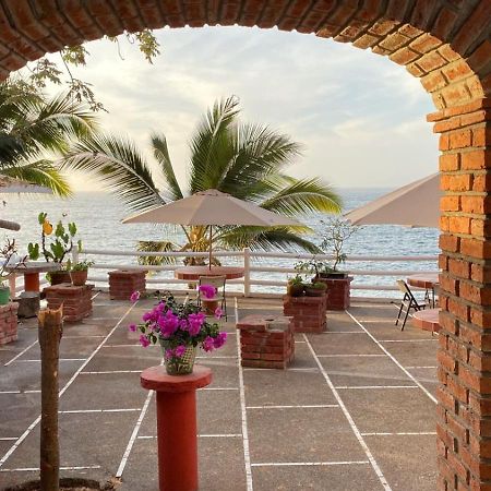Traditional Sierra Leon Oceanfront Rooms - Adults Only Пуерто Валярта Екстериор снимка