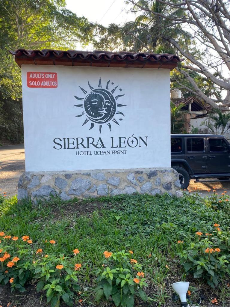 Traditional Sierra Leon Oceanfront Rooms - Adults Only Пуерто Валярта Екстериор снимка