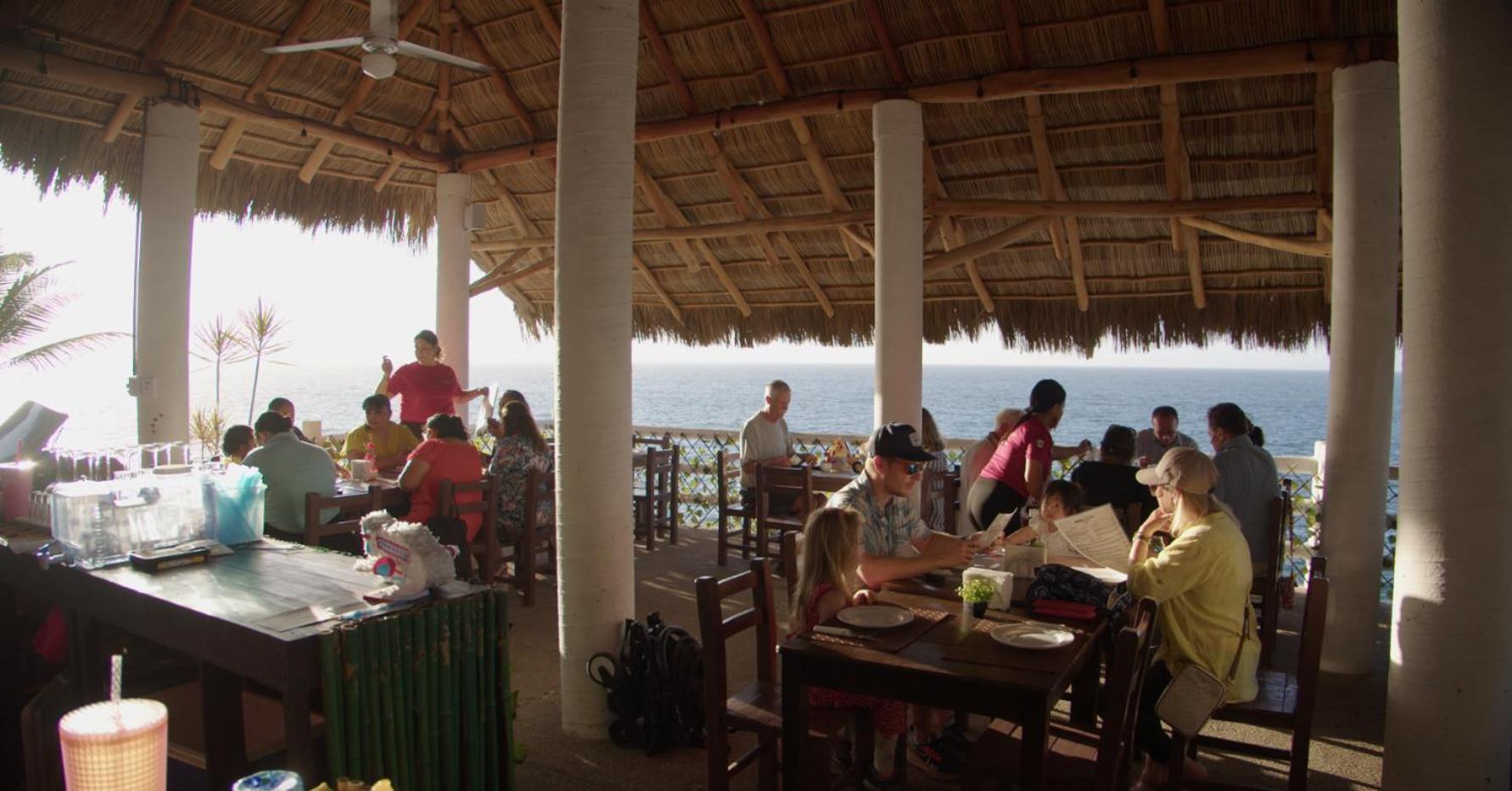 Traditional Sierra Leon Oceanfront Rooms - Adults Only Пуерто Валярта Екстериор снимка