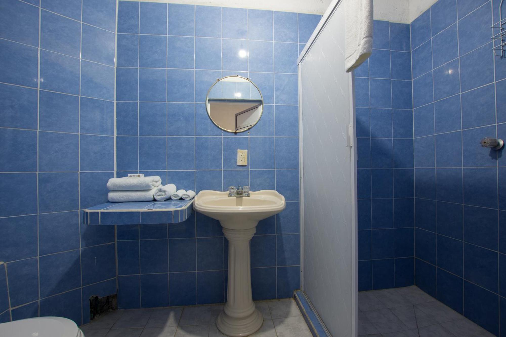 Traditional Sierra Leon Oceanfront Rooms - Adults Only Пуерто Валярта Екстериор снимка