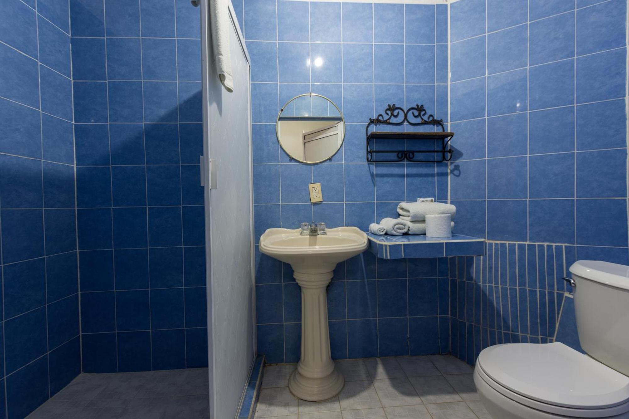 Traditional Sierra Leon Oceanfront Rooms - Adults Only Пуерто Валярта Екстериор снимка