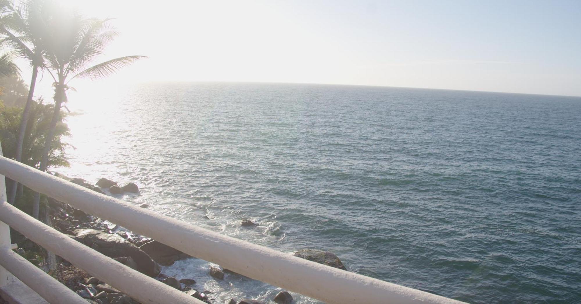 Traditional Sierra Leon Oceanfront Rooms - Adults Only Пуерто Валярта Екстериор снимка