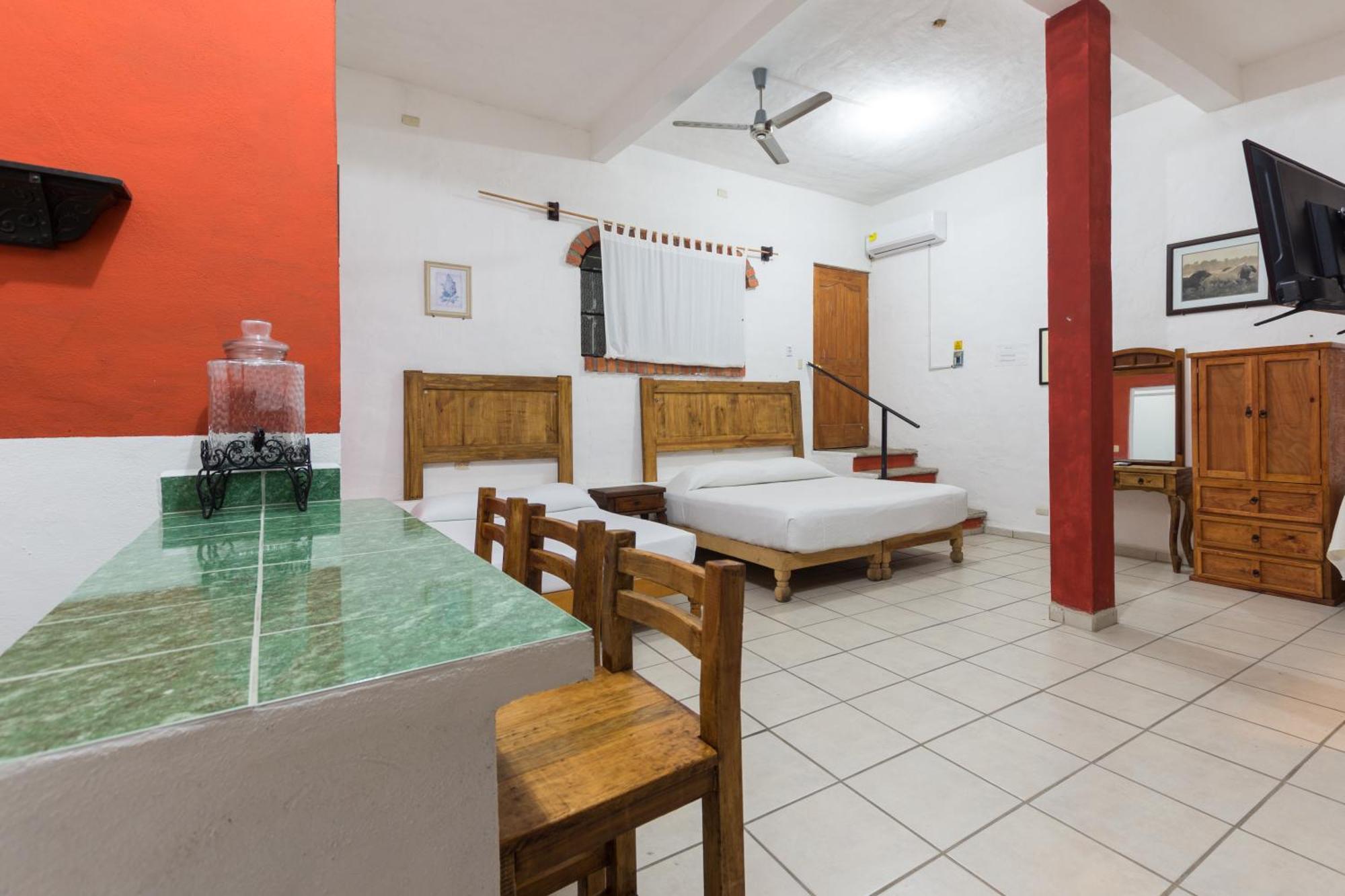 Traditional Sierra Leon Oceanfront Rooms - Adults Only Пуерто Валярта Екстериор снимка